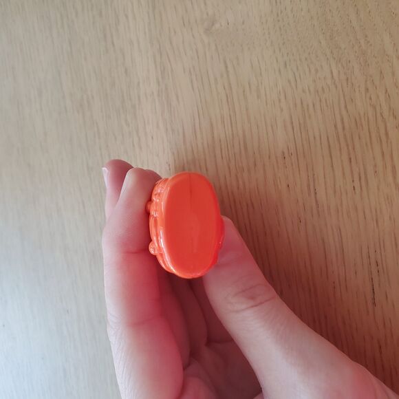 NEW Larroude Orange Floral Lighter Holder Keychain - Picture 4 of 4